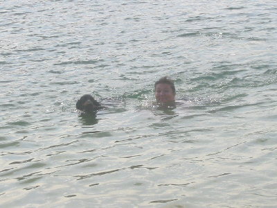 Christiane und Bibo schwimmen
